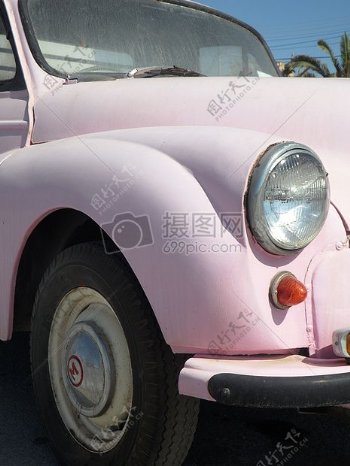 粉色的小汽车