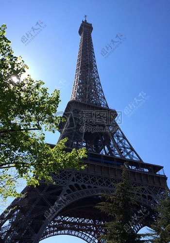 天空埃菲尔铁塔塔法国巴黎蓝色太阳建筑建筑观光旅游埃菲尔