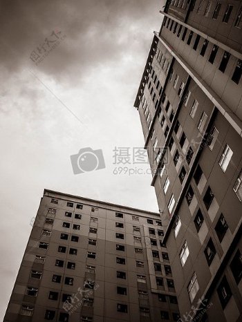高层建筑的灰度照片