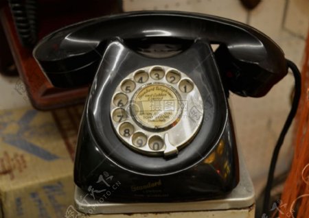 古老的黑色电话机