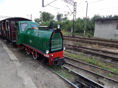 一辆绿色的火车