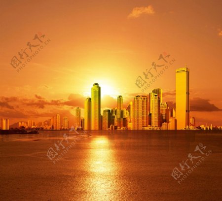 黄昏海岸的美丽城市图片