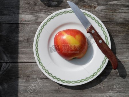 盘中刀削苹果