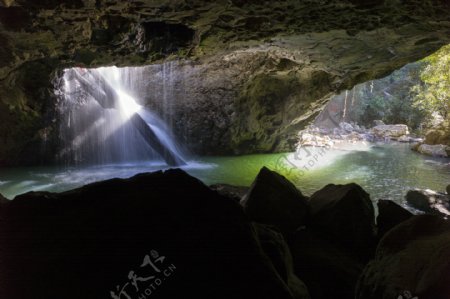 天然形成的石洞景观图片