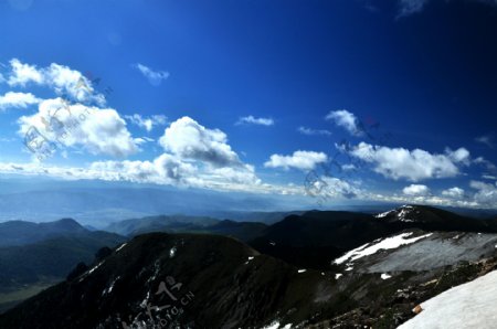 山上化雪景观图片
