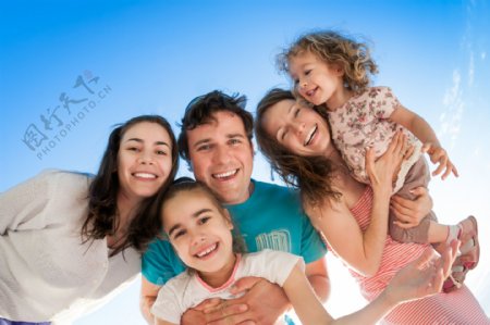 微笑的幸福家庭图片