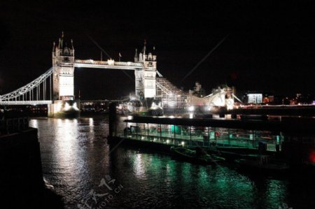 夜晚的伦敦桥