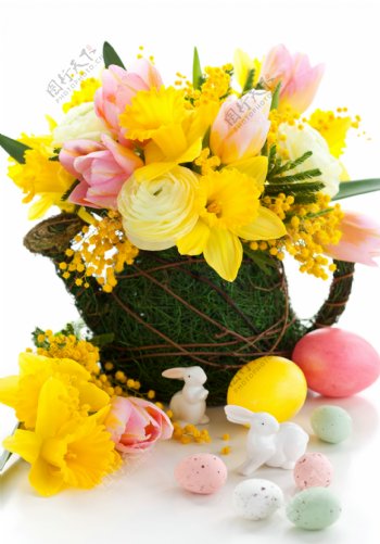 复活节彩蛋与鲜花图片