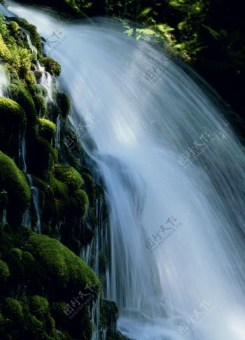 高山流水瀑布景观图片