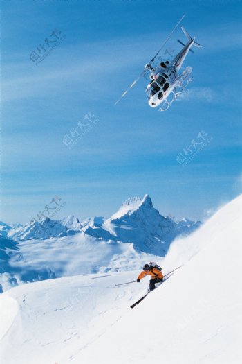 划雪人物与飞机图片图片