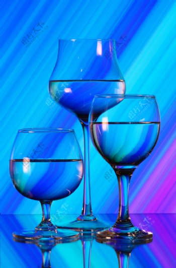 玻璃酒杯图片