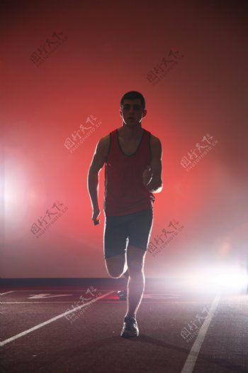 跑步的运动员图片