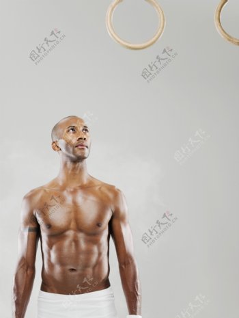 运动健身的外国肌肉男图片图片