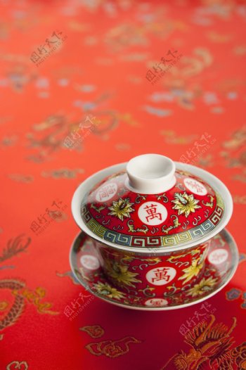古典布料与陶瓷茶具图片图片