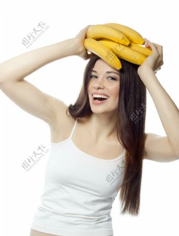 手拿香蕉的美女图片