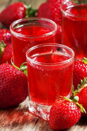 草莓与草莓汁图片