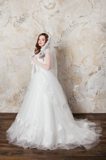 白色婚纱新娘图片