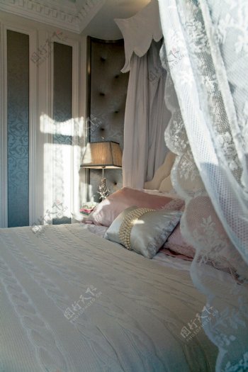 欧式别墅卧室装修效果图