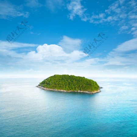 美丽的绿色海岛风景图片