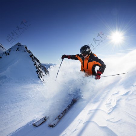 高山滑雪的男人图片