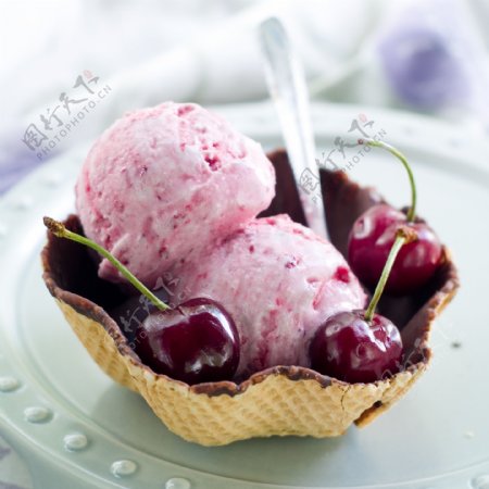 樱桃冰淇淋图片
