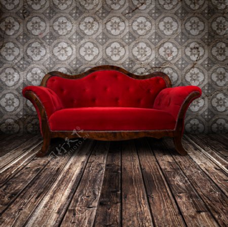 木地板上的红色沙发