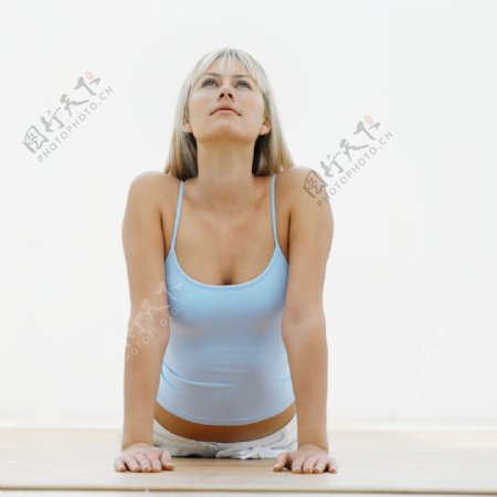 性感瑜珈女人图片