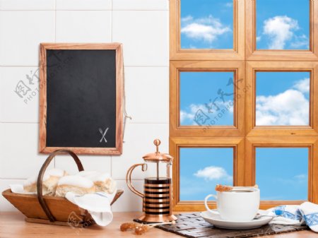 窗户与蛋糕咖啡图片