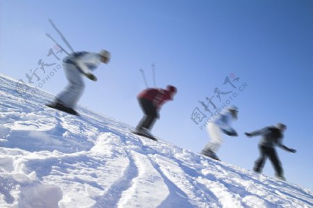滑雪的人物剪影图片