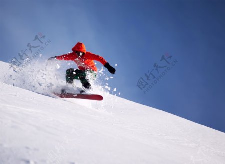 滑雪的男性图片
