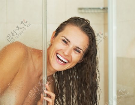 浴室里的性感美女图片