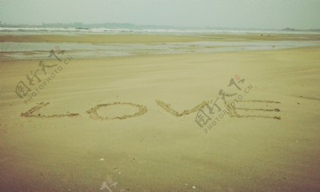 唯美沙滩浪漫LOVE字母图片