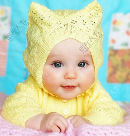 黄色衣服可爱婴儿图片