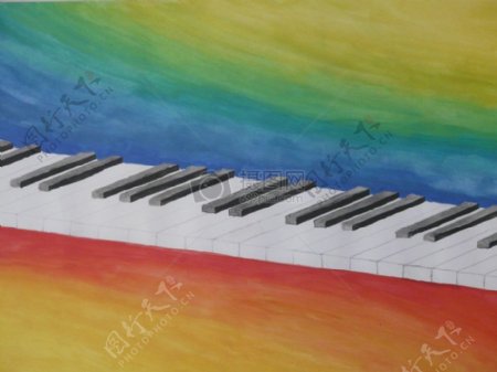 彩虹下的黑白键盘