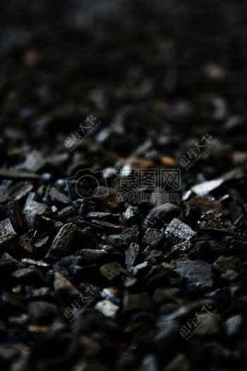 黑色的木炭煤球