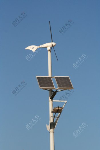 太阳能风能路灯图片