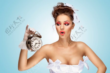钟表与女人图片