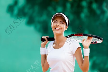 微笑的网球运动员