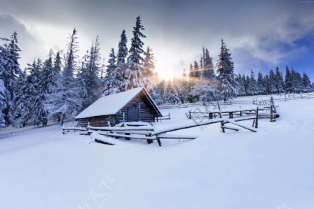 唯美雪中小屋风景图片