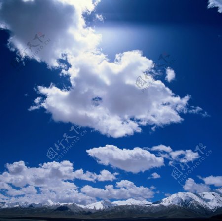 蓝天白云旅游风景高清图