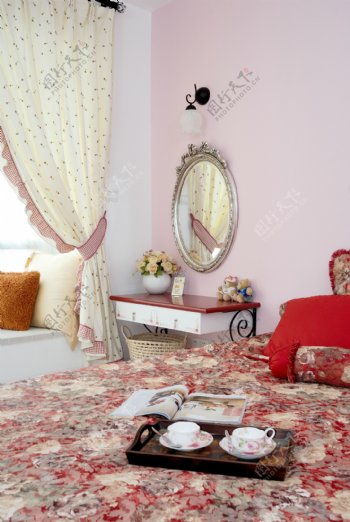 田园风粉色卧室设计图