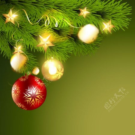 带球和树枝的绿色圣诞背景