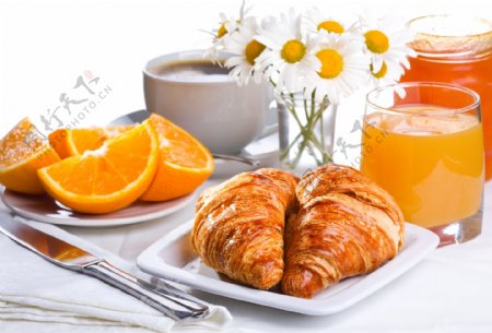 橙子果汁与面包图片