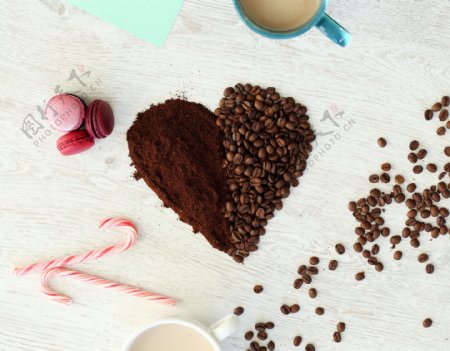 咖啡豆拼成的心形咖啡图片