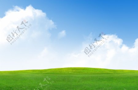 蓝天白云草地风景图片