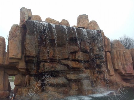 石山瀑布图片