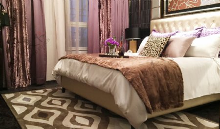 法式时尚紫色大床落地窗设计图