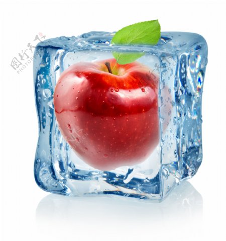 冰块里的苹果