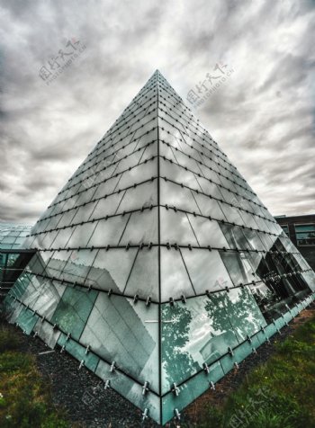 玻璃金字塔