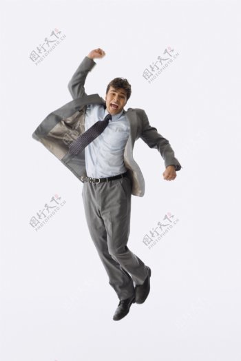 成功跳跃的男人图片